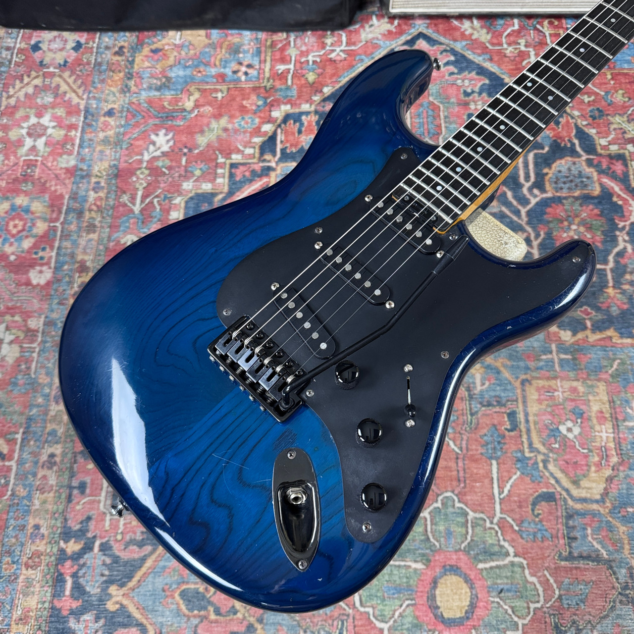 Levinson Blade R4 Falcon Tremolo Made in Switzerland Ocean Blue