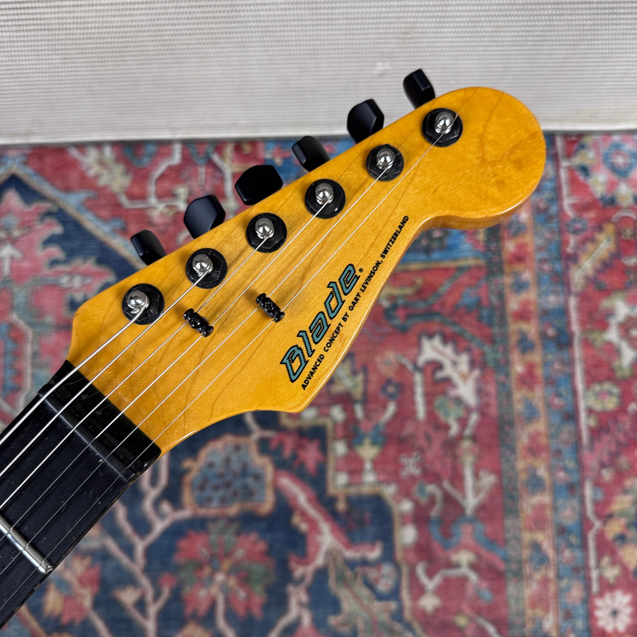 Levinson Blade R4 Falcon Tremolo Made in Switzerland Ocean Blue