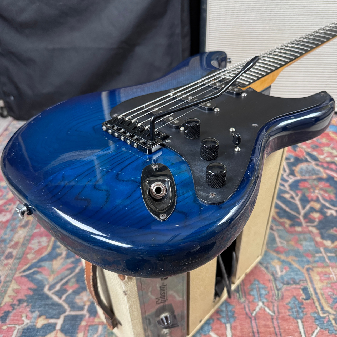 Levinson Blade R4 Falcon Tremolo Made in Switzerland Ocean Blue