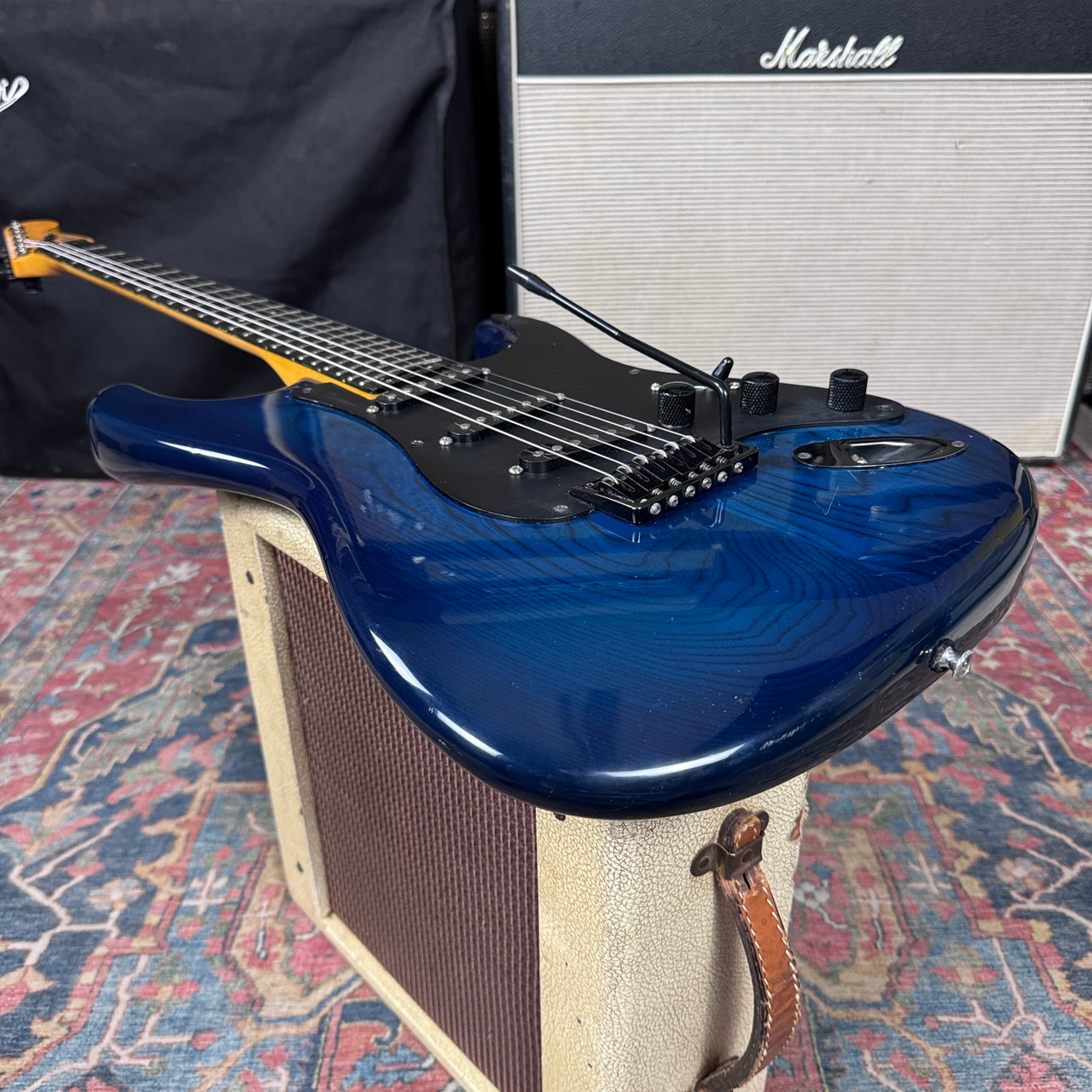 Levinson Blade R4 Falcon Tremolo Made in Switzerland Ocean Blue