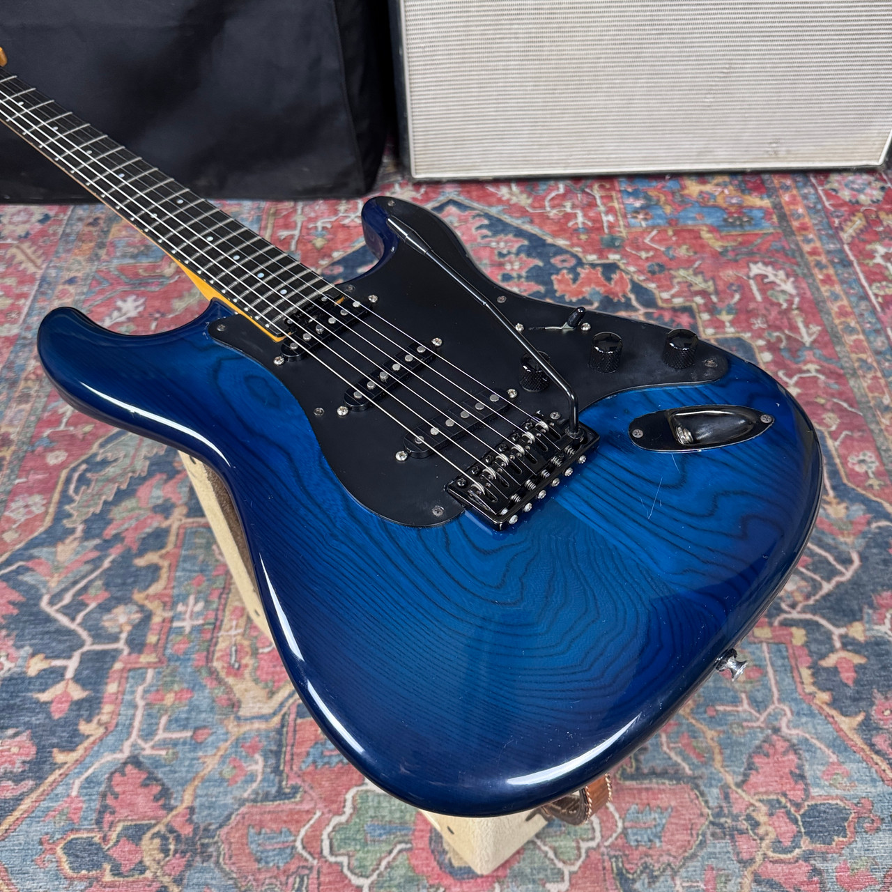 Levinson Blade R4 Falcon Tremolo Made in Switzerland Ocean Blue