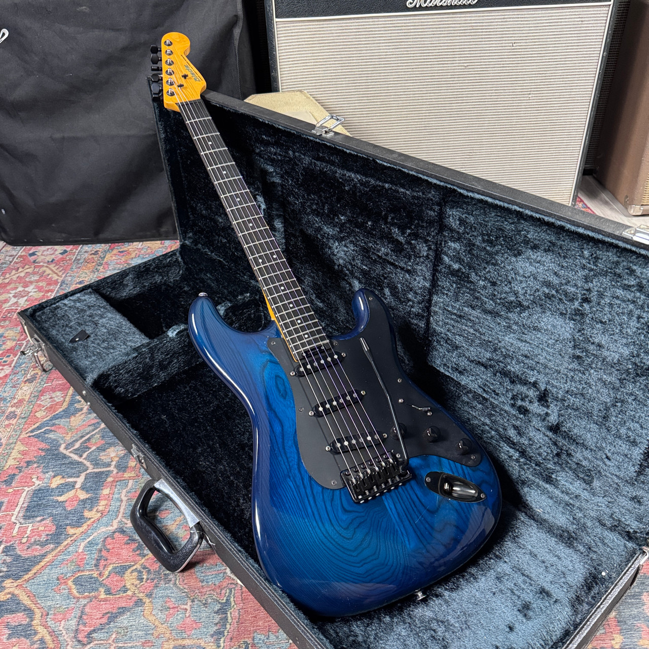 Levinson Blade R4 Falcon Tremolo Made in Switzerland Ocean Blue