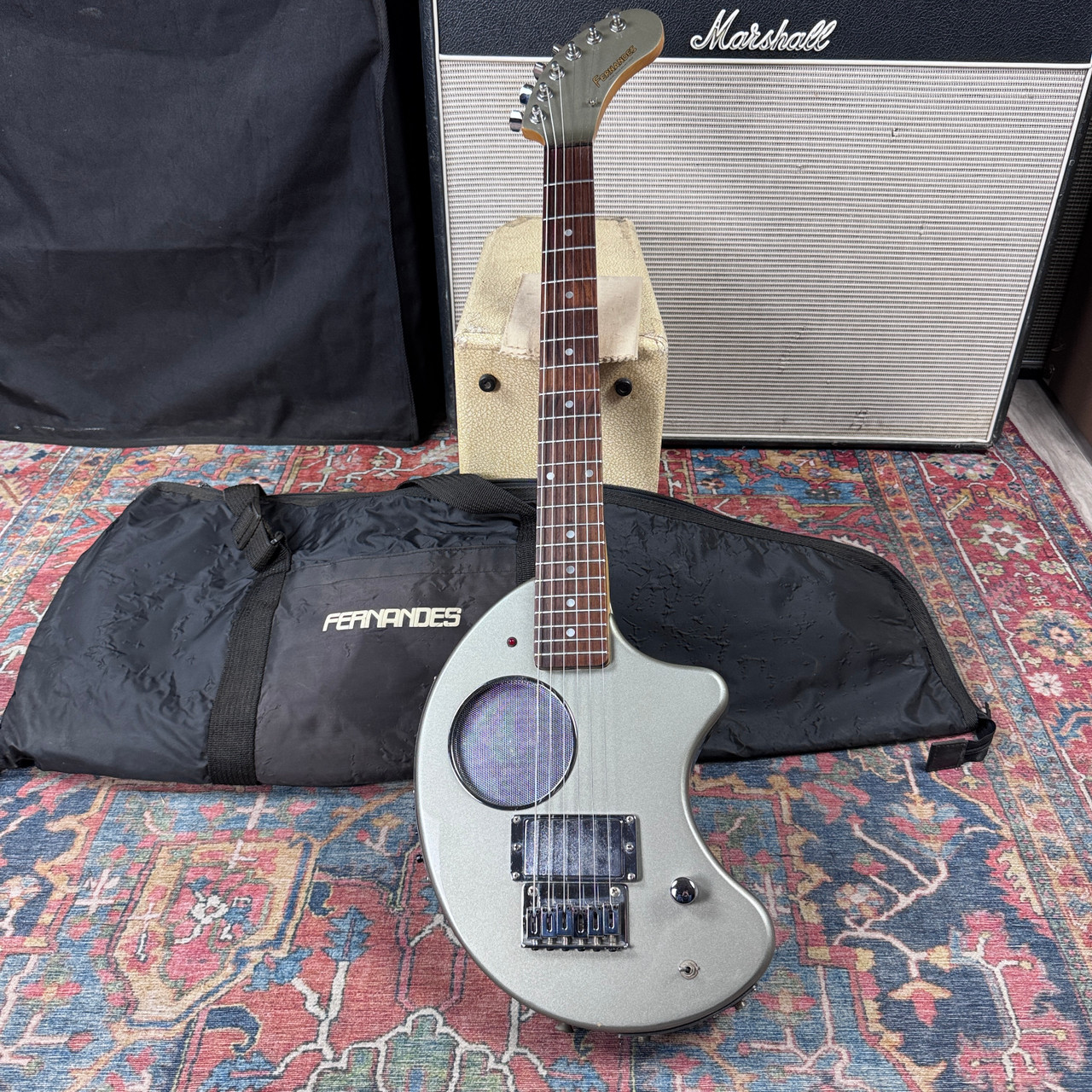 Fernandes DIGI-ZO Nomad Silver Built-in Multi-Effects, Amp Travel