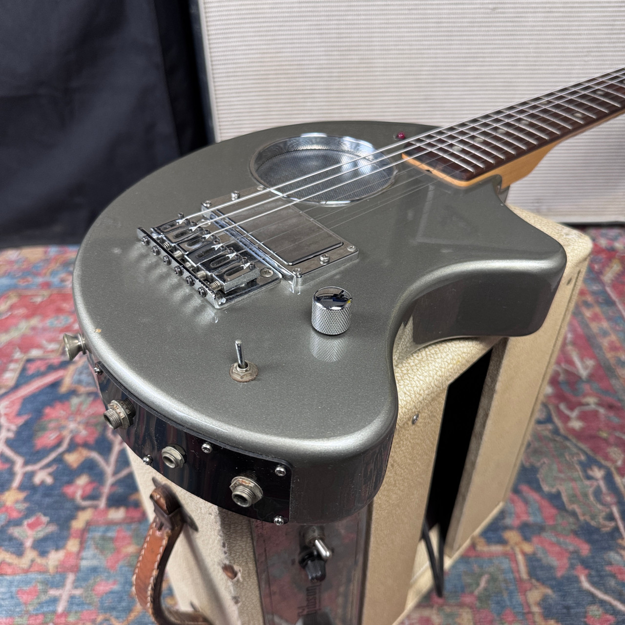 Fernandes DIGI-ZO Nomad Silver Built-in Multi-Effects, Amp Travel