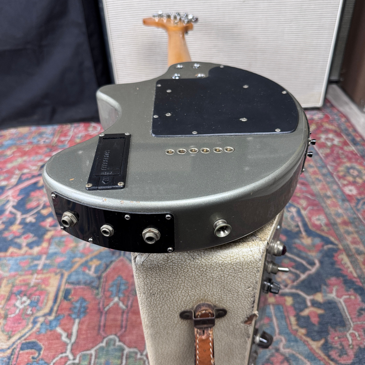 Fernandes DIGI-ZO Nomad Silver Built-in Multi-Effects, Amp Travel