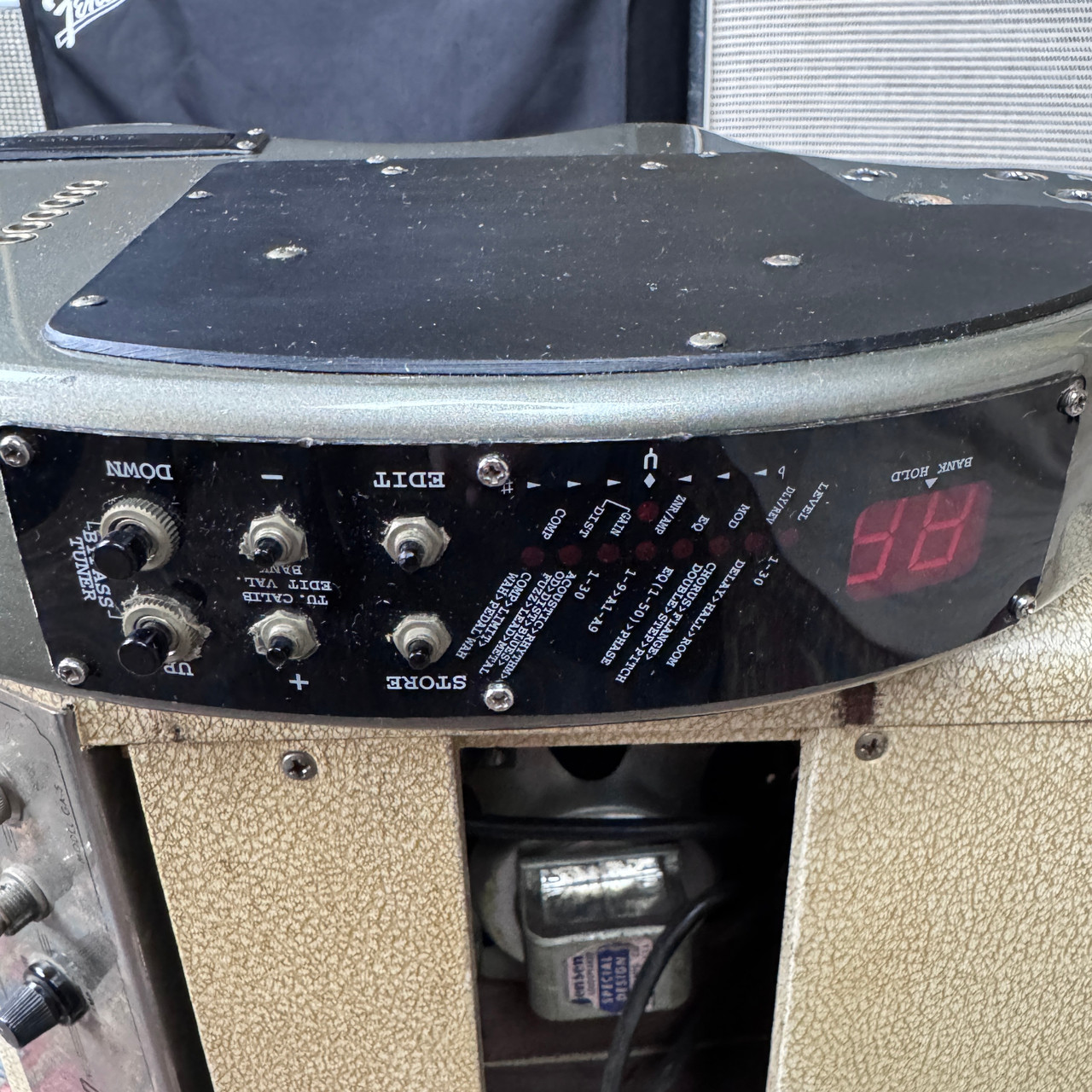 Fernandes DIGI-ZO Nomad Silver Built-in Multi-Effects, Amp Travel