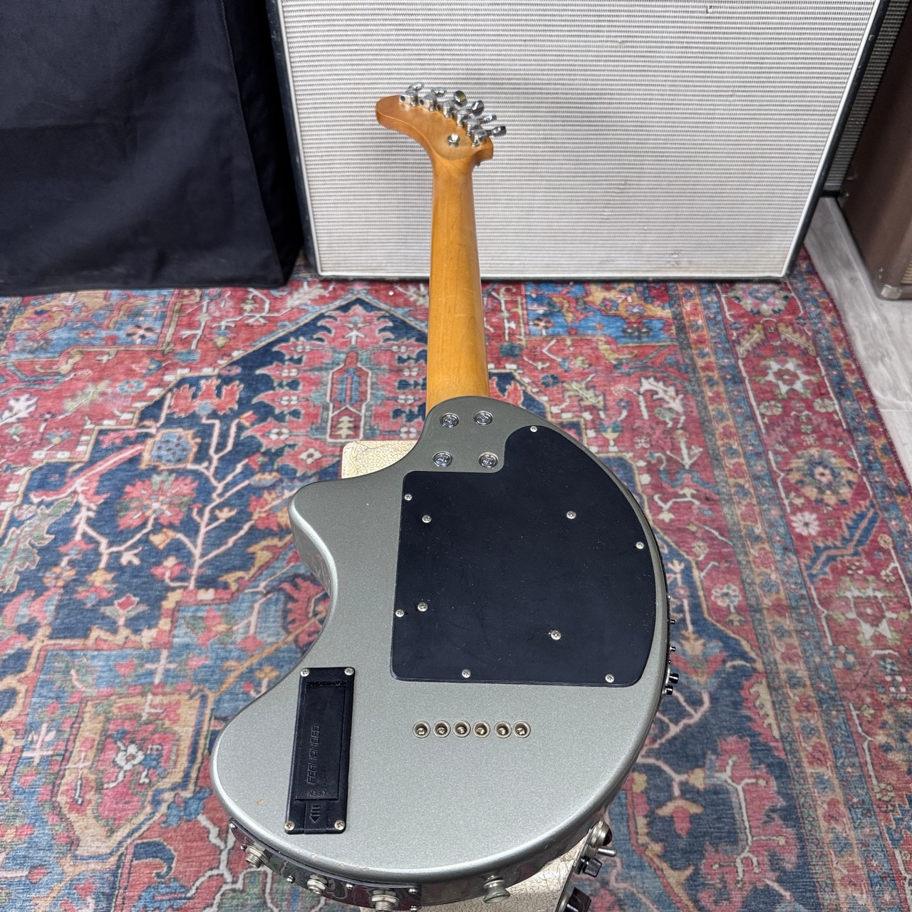 Fernandes DIGI-ZO Nomad Silver Built-in Multi-Effects, Amp Travel