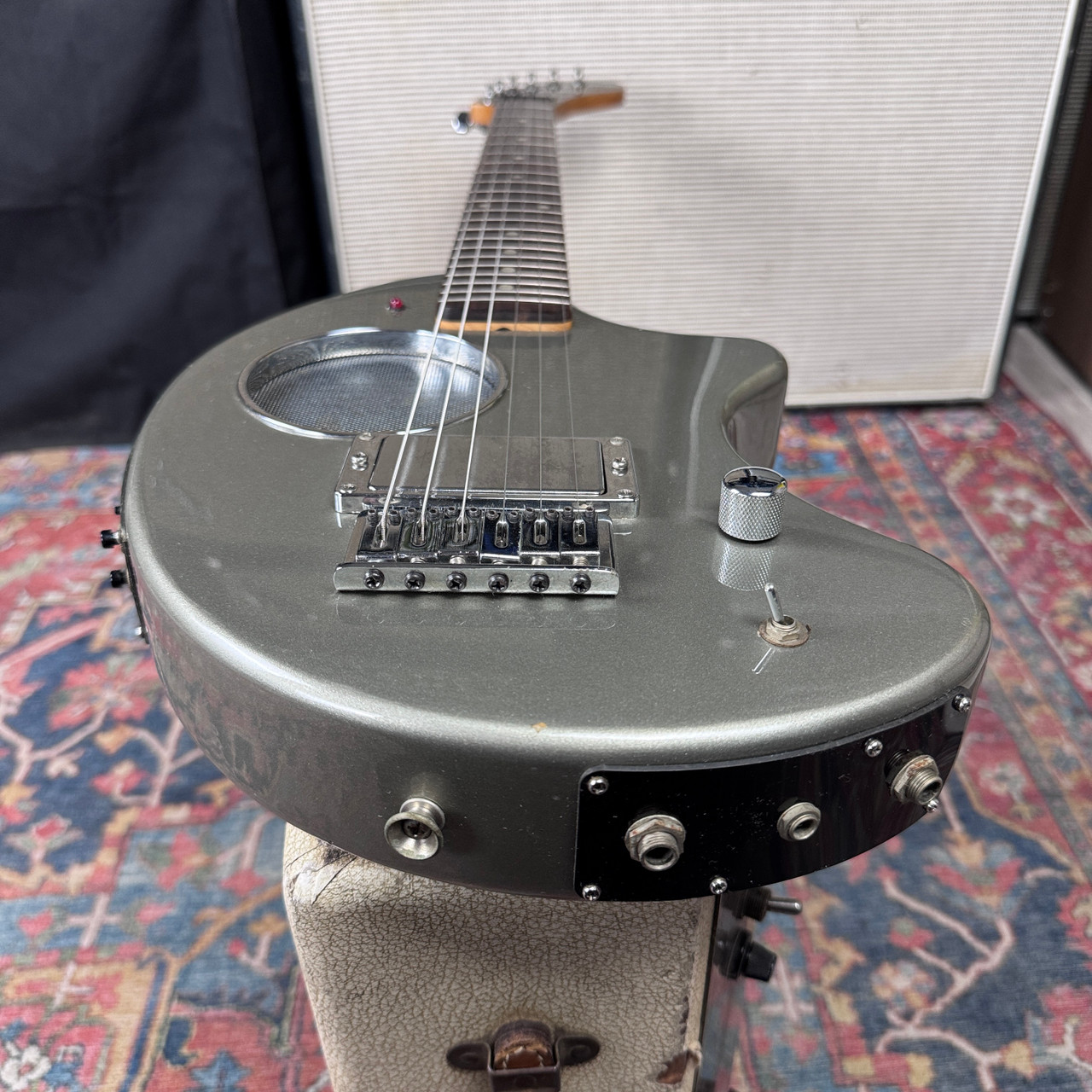 Fernandes DIGI-ZO Nomad Silver Built-in Multi-Effects, Amp Travel