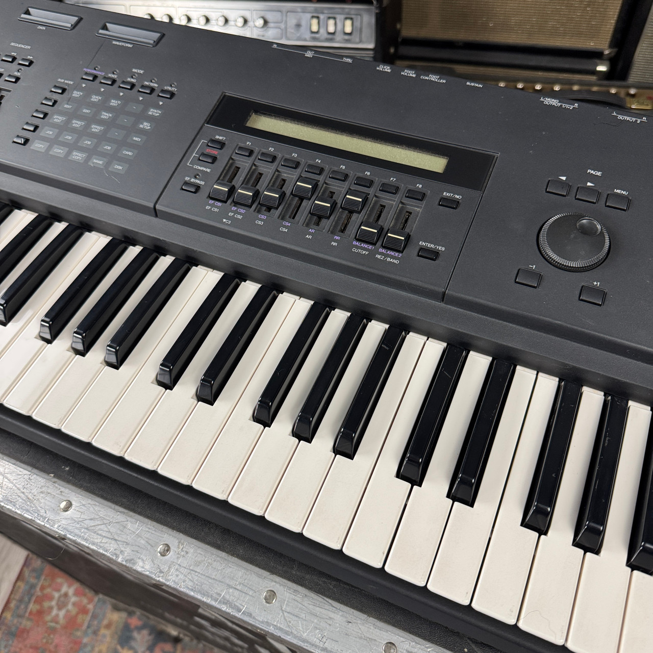 Yamaha SY85 Digital Music Synthesizer - 1990's