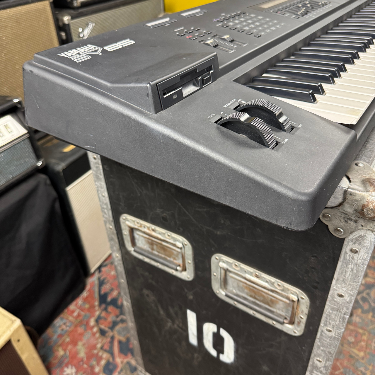 Yamaha SY85 Digital Music Synthesizer - 1990's