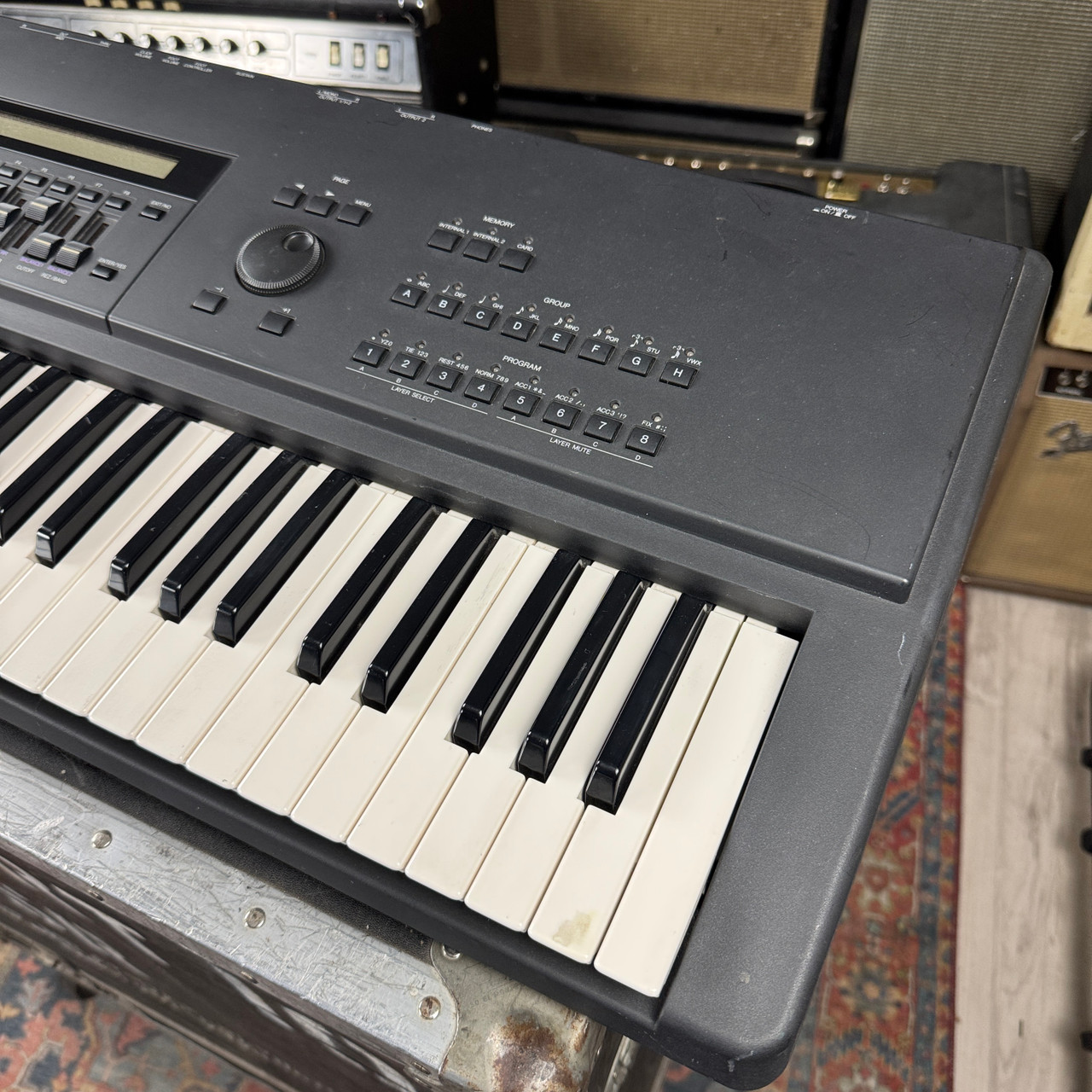 Yamaha SY85 Digital Music Synthesizer - 1990's