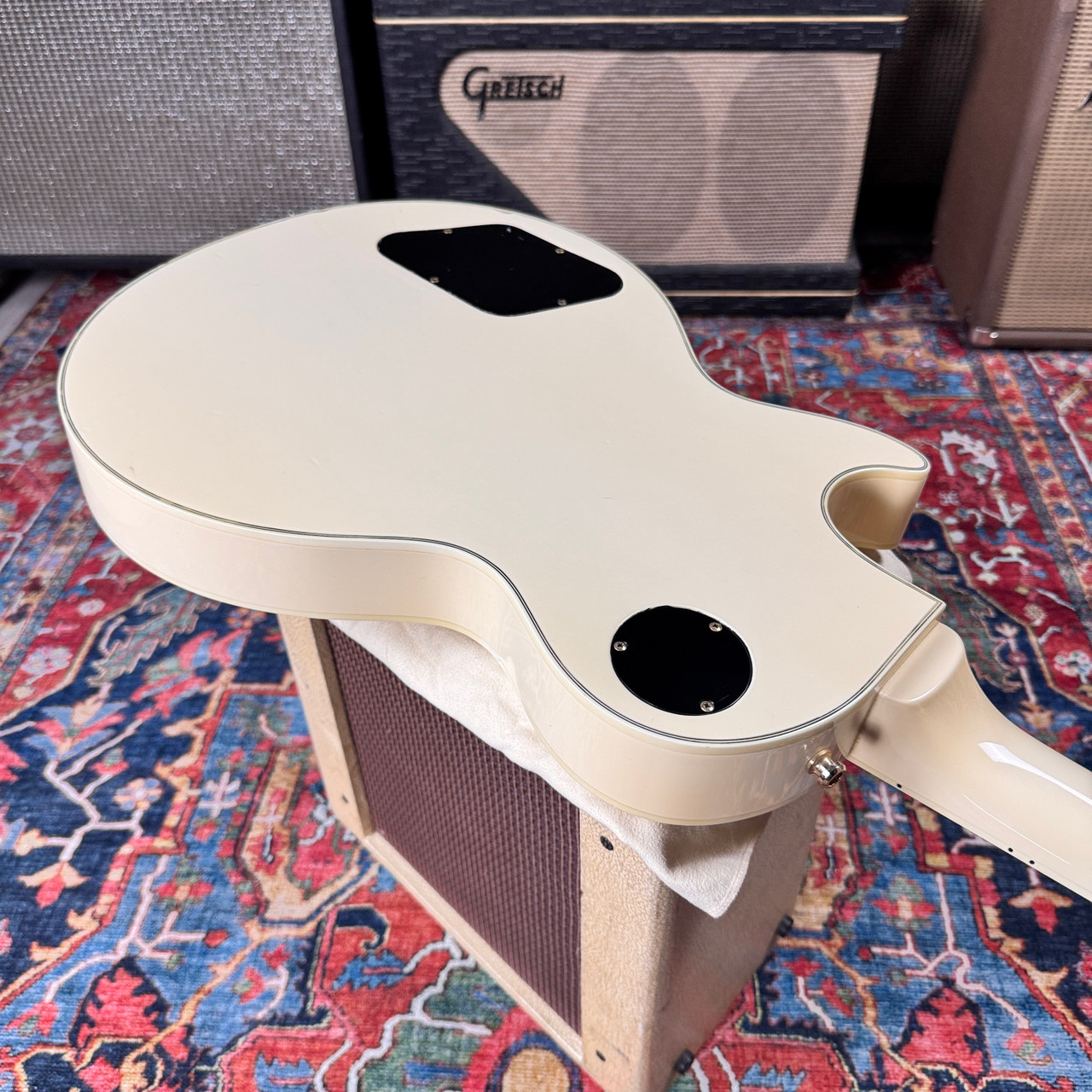 Tokai Les paulタイプ　80s-90s Tokai LC80S vs Gibson Les Paul Custom - YouTube