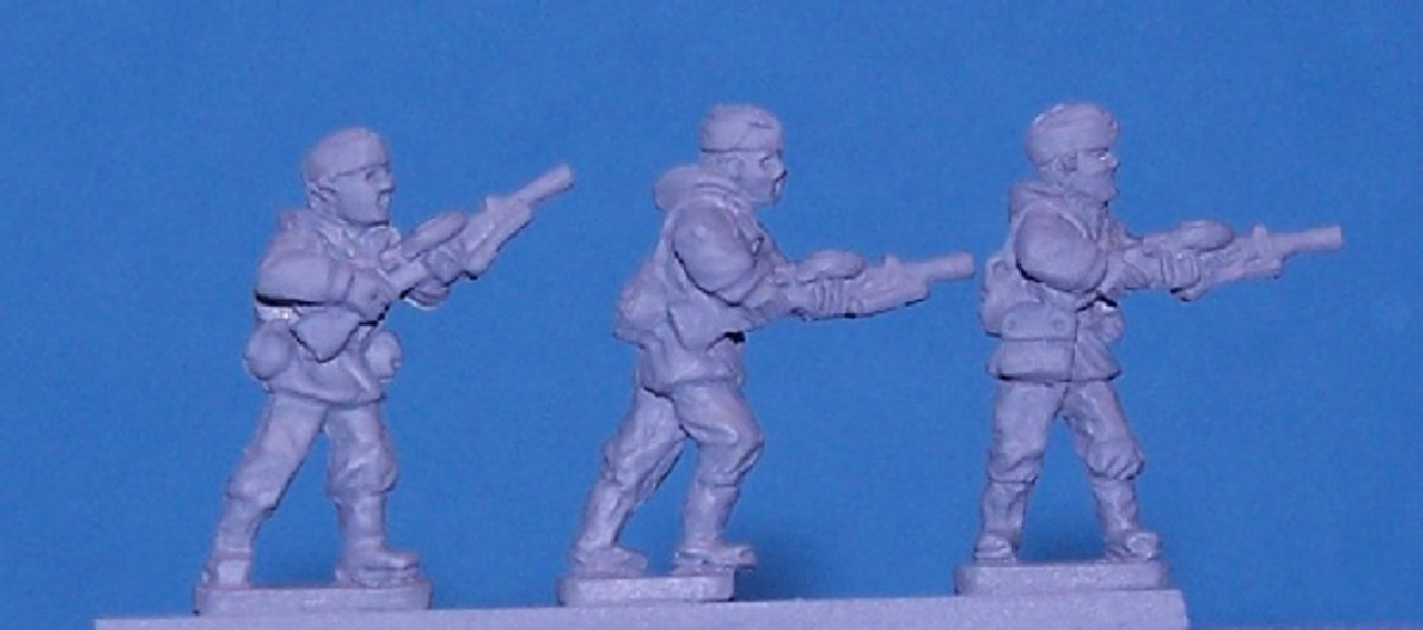 PIG080606 - RUSSIAN, SCOUTS LMGS