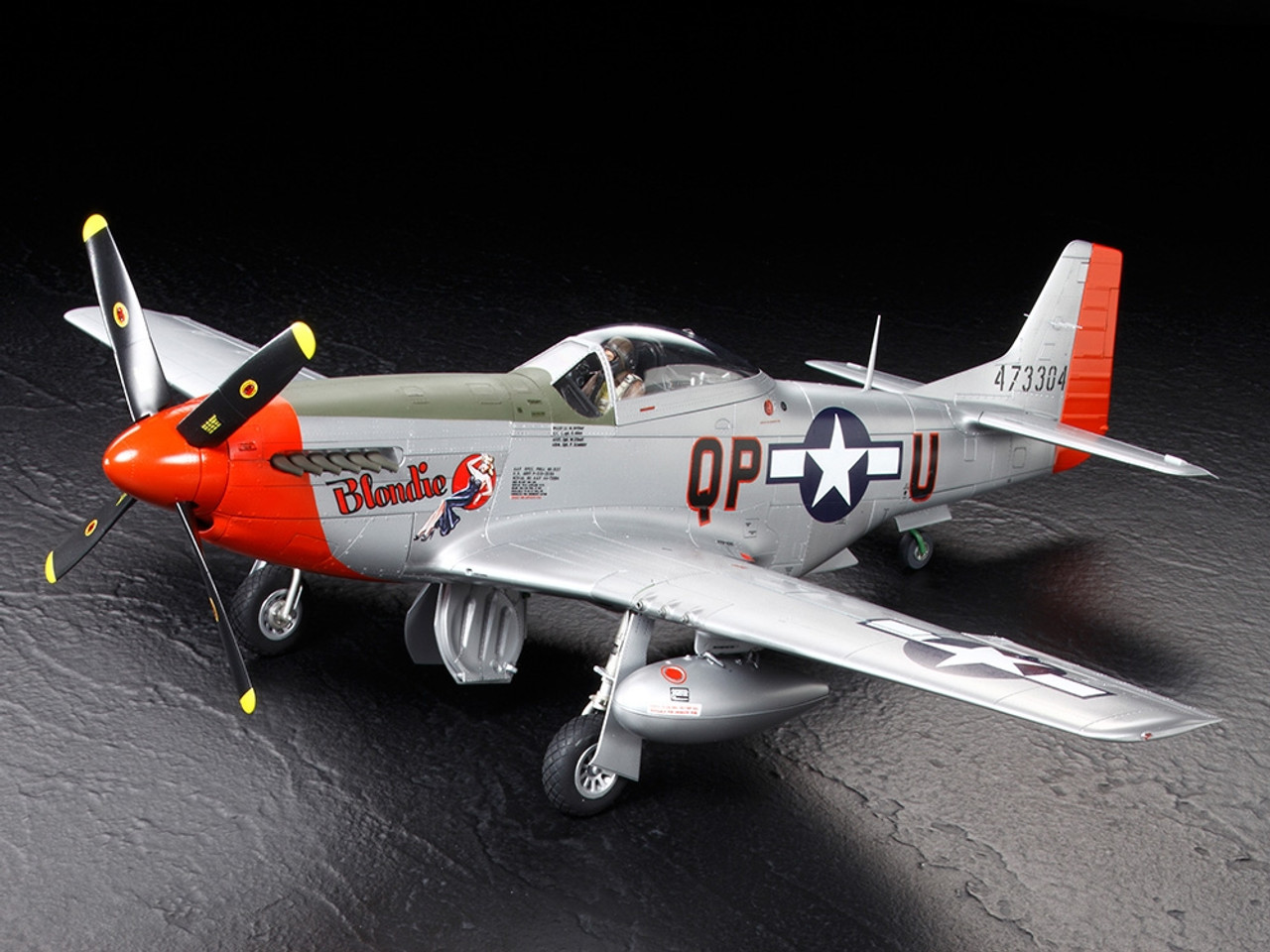 【大特価人気】★1/32 ノースアメリカン P-51D マスタング　第4戦闘航空群 334戦闘飛行隊所属機　塗装済み　完成品 プラモデル　模型 完成品