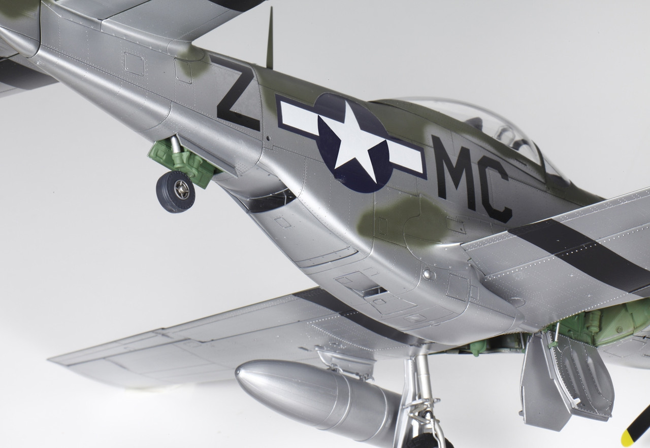 P-51D Mustang 1/32 スケール 1/32 North American P-51D Mustang - 60322 - Brookhurst Hobbies