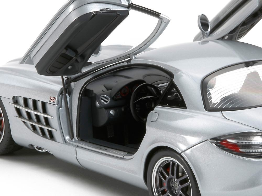 1/24 Mercedes Benz SLR Mclaren 722 Edition - 24317 - Brookhurst