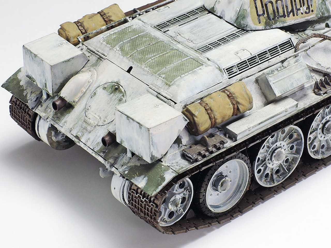 1/35 Russian Tank T34/76 1942 Production Model - Tamiya 35049