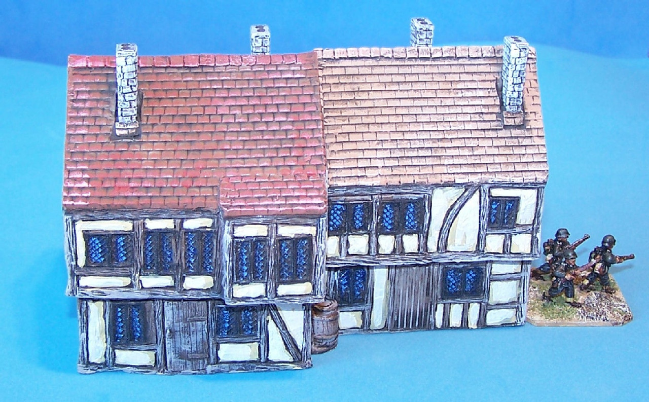 PIG210106 - TUDOR HOUSES BIG AND SMALL