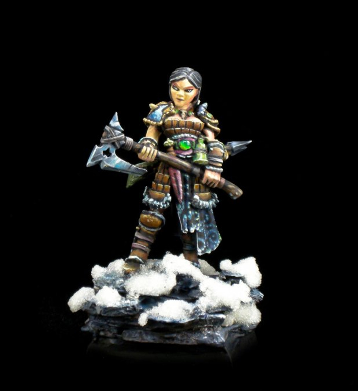 04010 - Dark Heaven Legends:  Hanei, Female Warrior