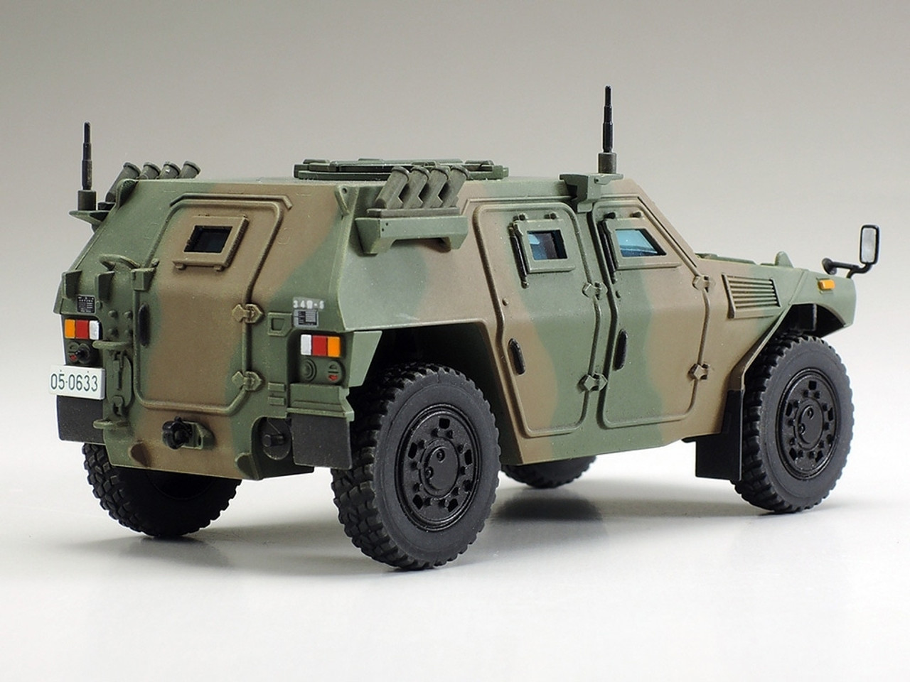 1/48 JGSDF LIGHT ARMORED VEHICLE - 32590