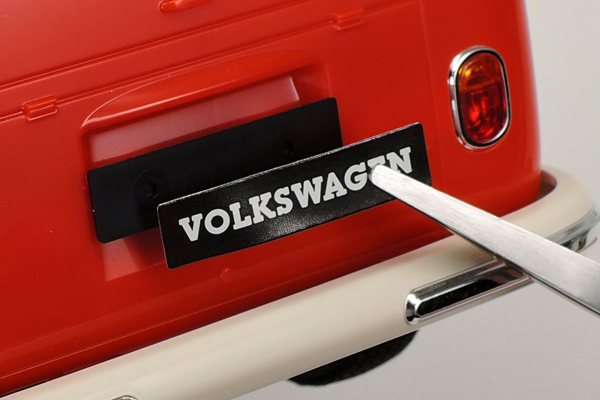 [PREORDER] 1/24 Volkswagen Type 2 (T1) Red/White - Clic Loc