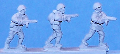 PIG080628 - RUSSIAN SMG ADVANCING PIG080628 - RUSSIAN SMG ADVANCING
