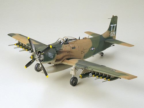 1/48 - DOUGLAS A-1J SKYRAIDER USAF - Tamiya 61073