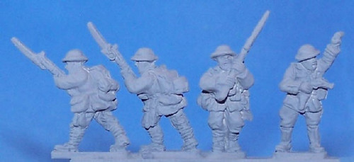 PIG160118 - BRITISH IN HELMET ADVANCING
