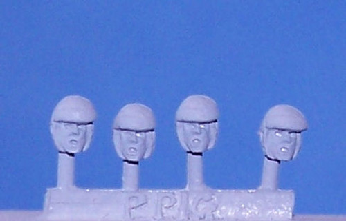 PIG060061 - HEADS WW 2 FRENCH MOTORIZED