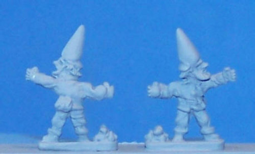 PIG190057 - GNOMES THROWING ROCKS PIG190057 - GNOMES THROWING ROCKS