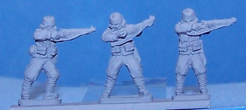 PIG130067 - MOROCCAN STANDING FIRING PIG130067 - MOROCCAN STANDING FIRING