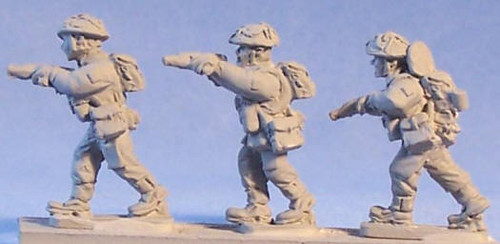 PIG080484 - BRITISH LATE WAR STENS PIG080484 - BRITISH LATE WAR STENS