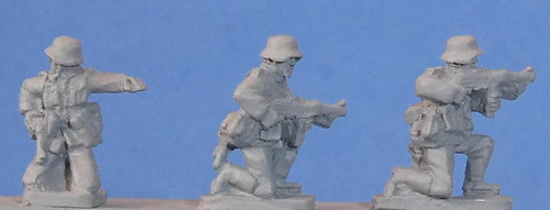 PIG080679 - GERMAN EARLY WAR SMG KNEELING PIG080679 - GERMAN EARLY WAR SMG KNEELING