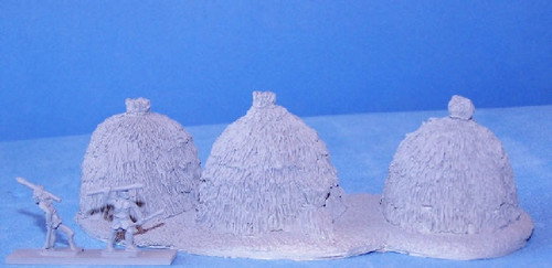 PIG210091 - SET OF 3 PEASANT HAYSTACKS