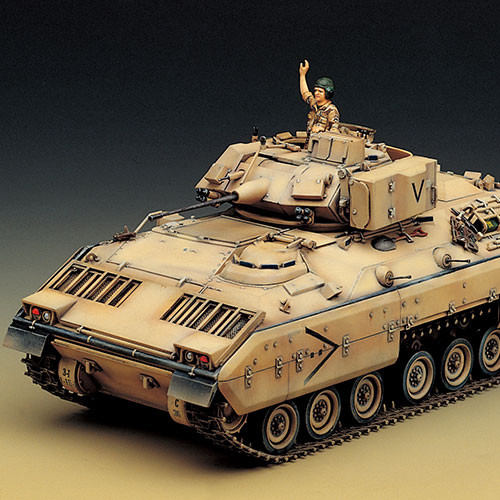 1/35 M2 BRADLEY IFV - 13237