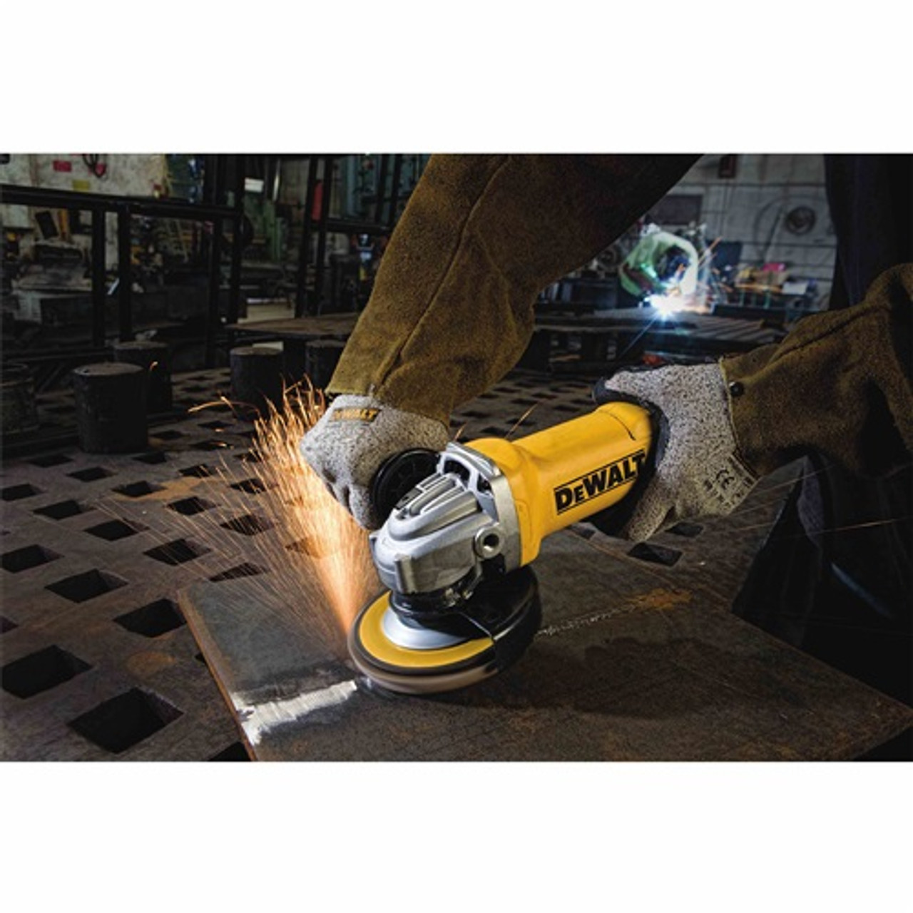 Dewalt dwe402 clearance small angle grinder