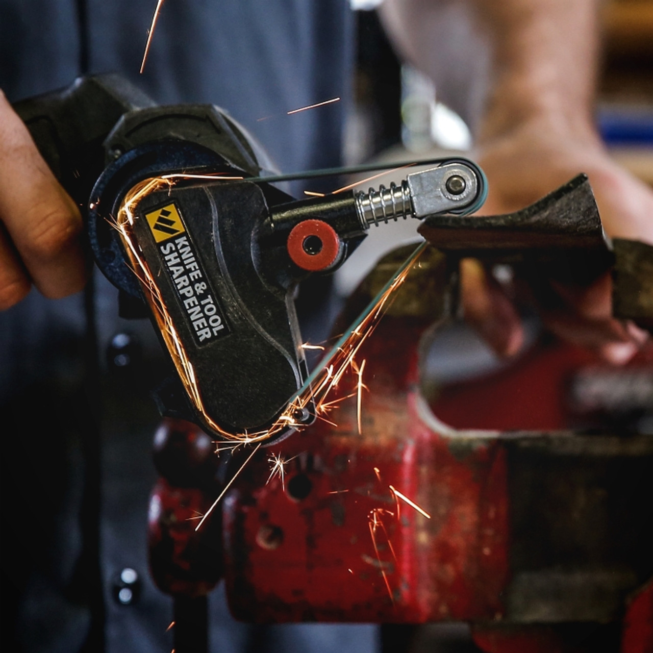 Sharpening the gut hook on a skinning knife with the Work Sharp