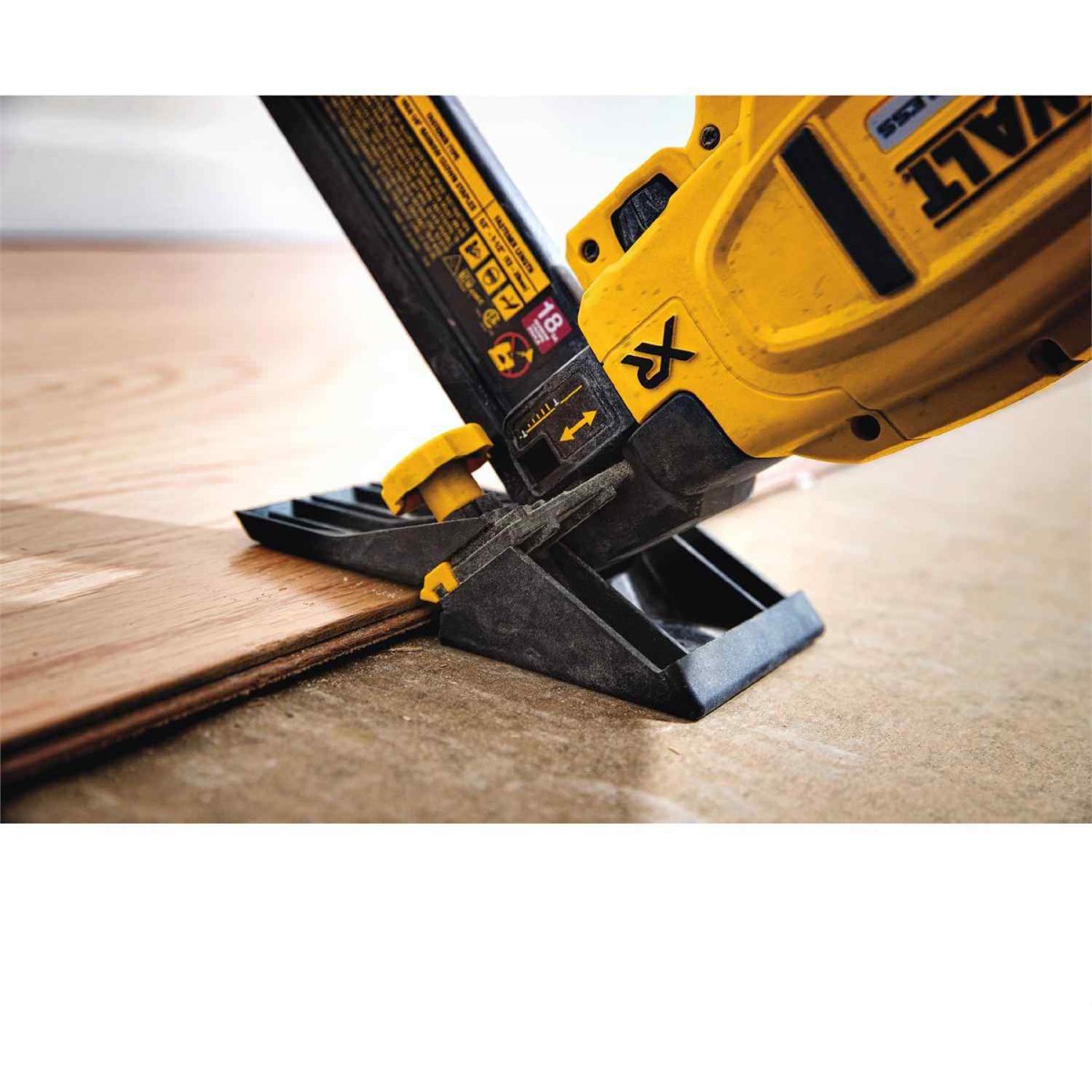 Dewalt DCN682M1 20V MAX XR 18 GA Cordless Flooring Stapler