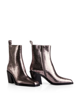 Marc Cain Anthrazit Ankle Boot in Metallic Croc Look, Western Style, Slanted Block Heel, Narrow Square Toe, Zipper Closure.