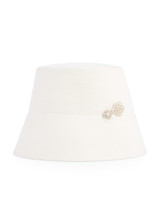 MARC CAIN COLLECTIONS Off-White Bucket Hat With Flower Appliqué | ZC H1.05 Z23