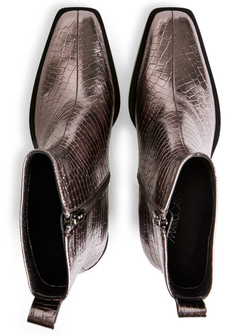Marc Cain Anthrazit Ankle Boot in Metallic Croc Look, Western Style, Slanted Block Heel, Narrow Square Toe, Zipper Closure.