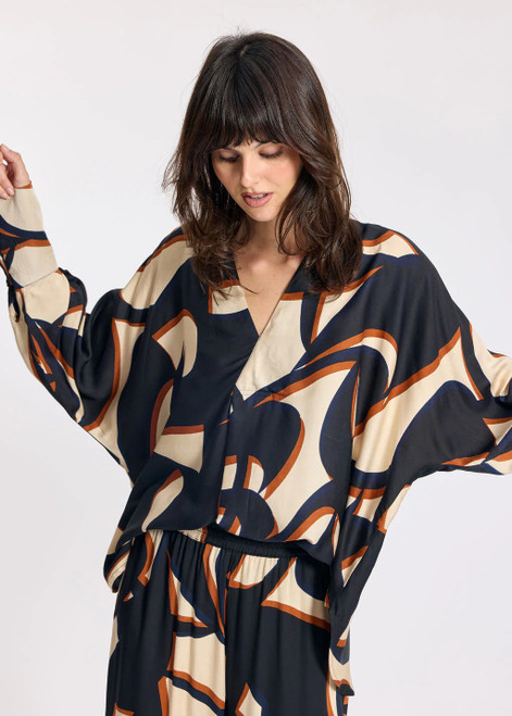 LAUREN VIDAL Graphic Loose Viscose Shirt With Batwing Sleeves And Mandarin Collar | ENZO LAUREN VIDAL Graphic Loose Viscose Shirt With Batwing Sleeves And Mandarin Collar | ENZO