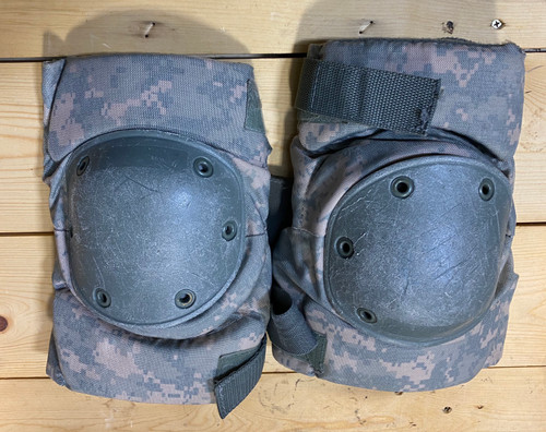 Details about   2 PAIR  NEW CONDITION  Knee Pad Set McGuire Nicholas Military ACU Digital Camo 2 