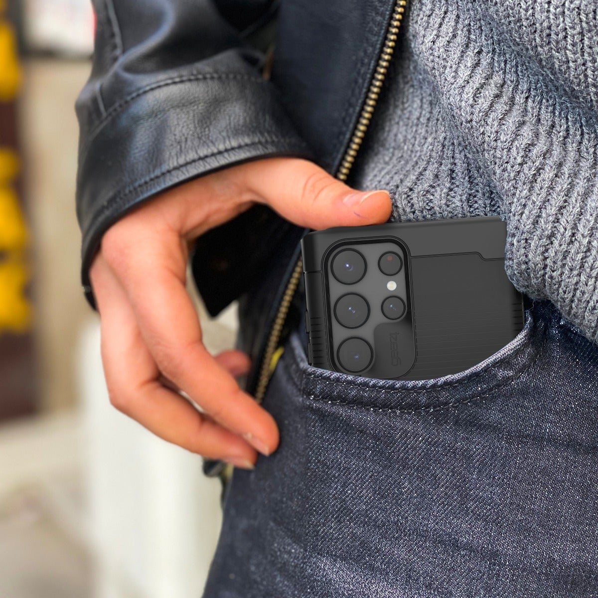 Slim, Lightweight Case 
||The slim, lightweight design fits easily in your pocket and comfortably in your hand