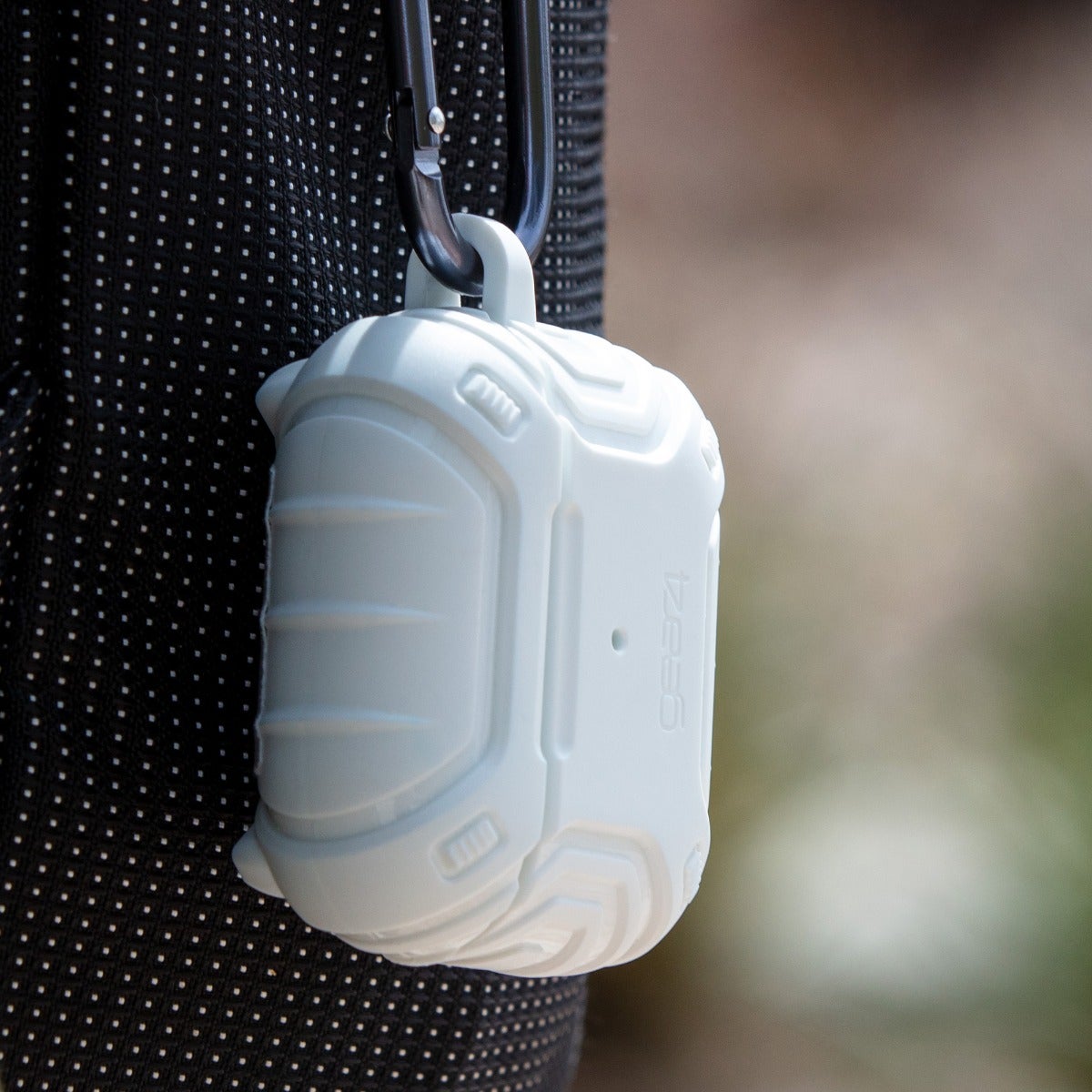 Attached Carabiner
||Attaches to your bag, belt loop, or keyring for easy access.
