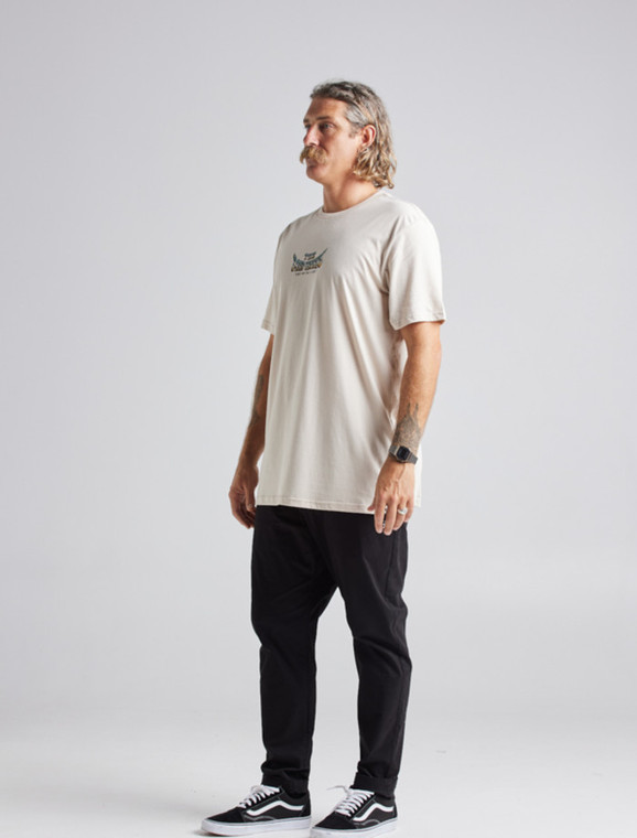 THE MAD HUEYS - SURFING SHOEY - SS TEE - CEMENT