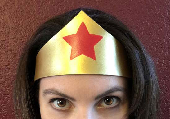 Watch Wonder Woman's Epic Cameo In DC's The Flash - Foto 12