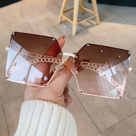 Rejea New Fashion Oversize Gradient Sunglasses For Women Vintage Alloy Chain Frame Rivet Square Sun Glasses Female Elegant Shades