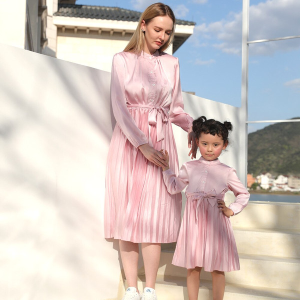 Rejea Spring Mother Daughter Dresses Family Matching Outfits Mommy And Me Clothes Fashion Pink Imitation Silk Women Girls Dress Look