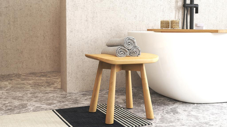 Shower bench with towels